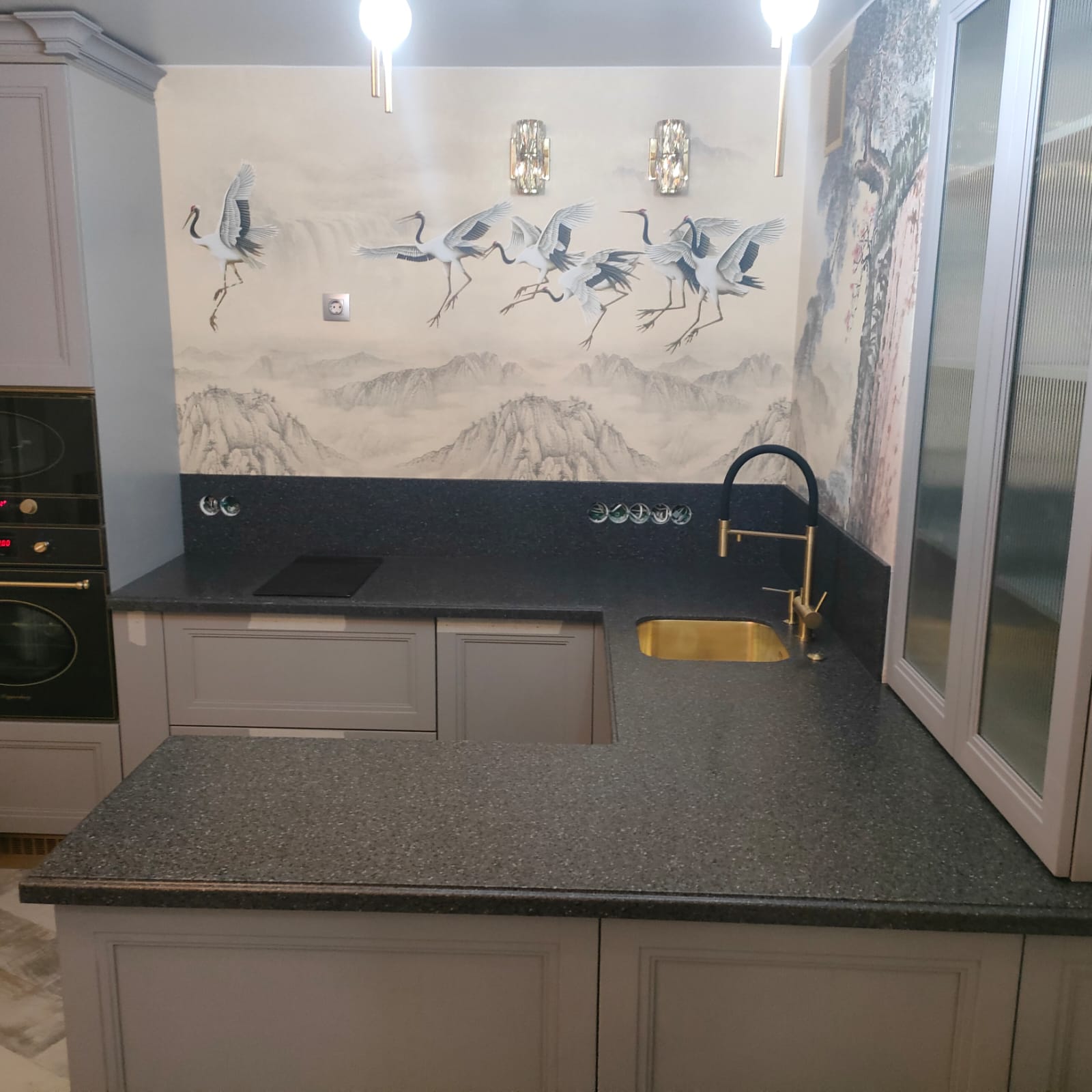 Кухонная столешница из камня на заказ в СПб