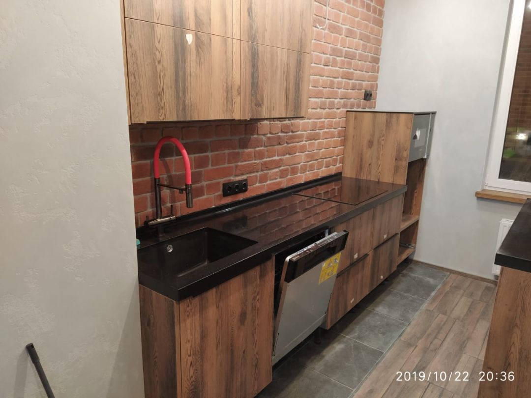 Кухонная столешница из камня на заказ в СПб
