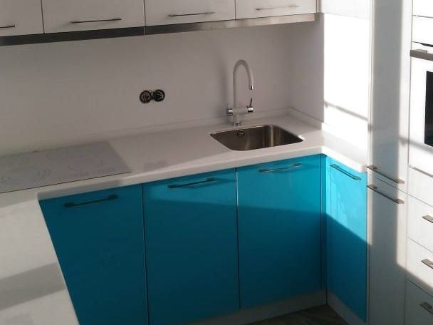 Кухонная столешница из камня на заказ в СПб