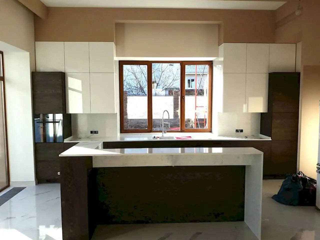 Кухонная столешница из камня на заказ в СПб