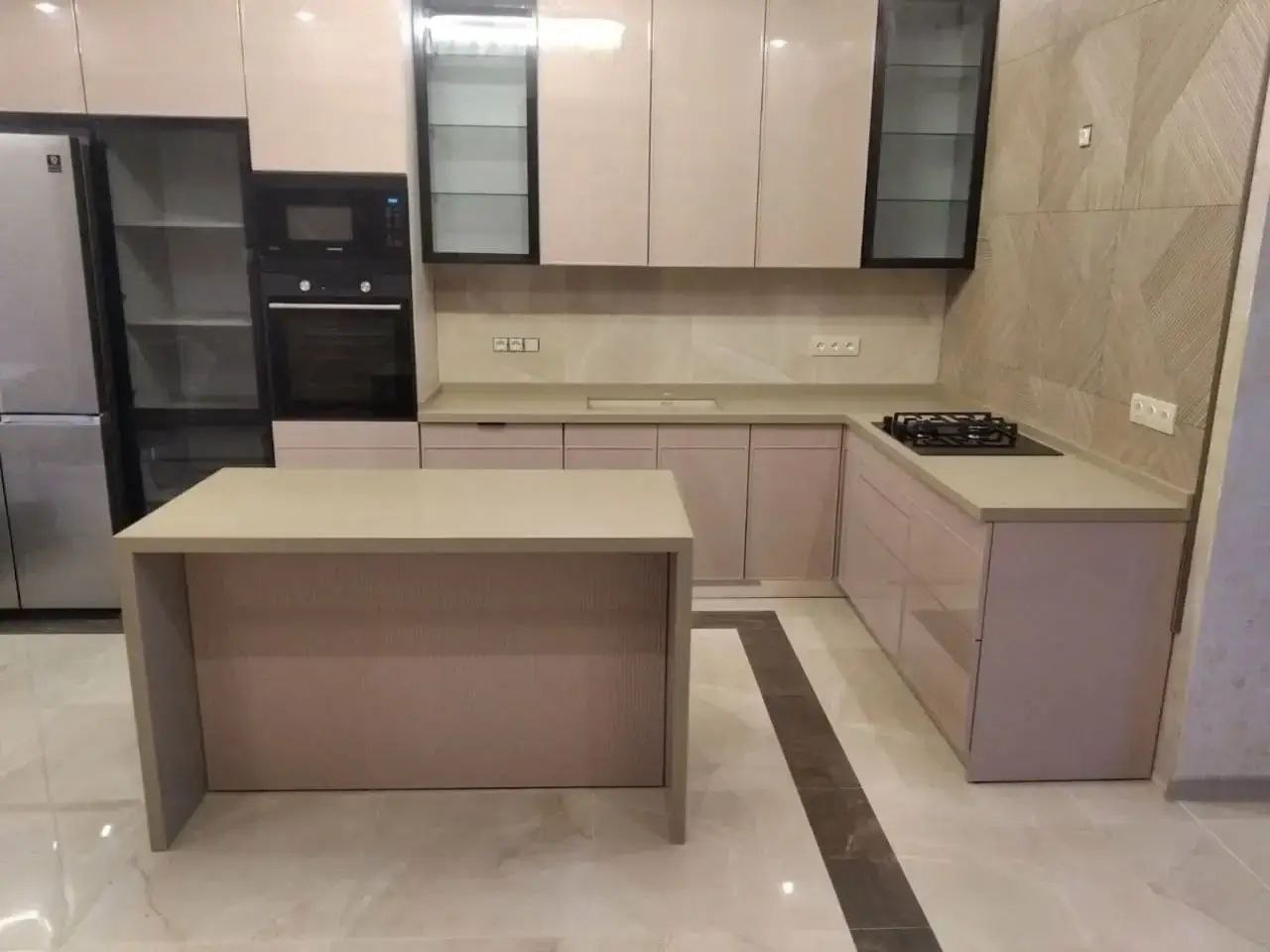 Кухонная столешница из камня на заказ в СПб